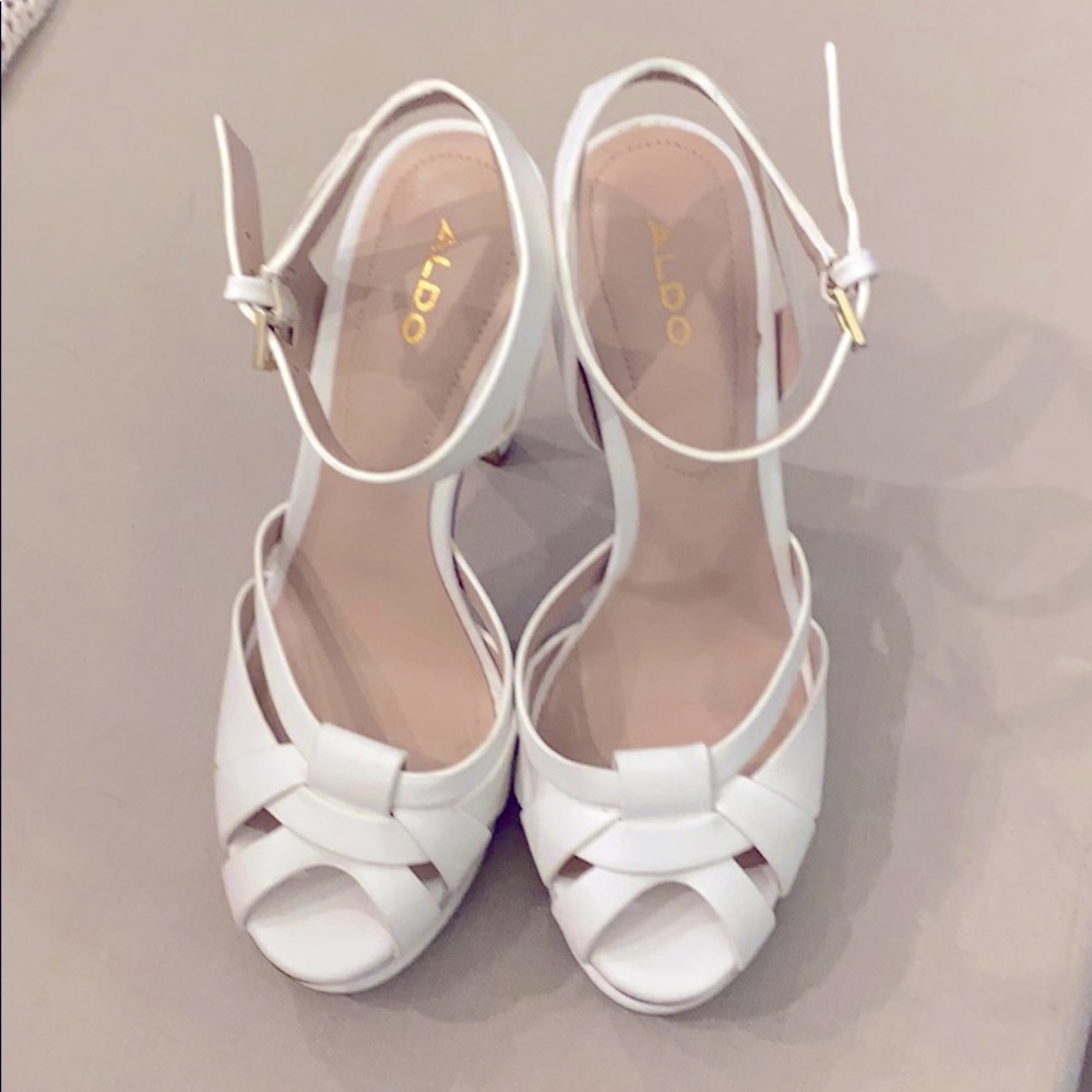 EUC Aldo white bridal sandals size 7